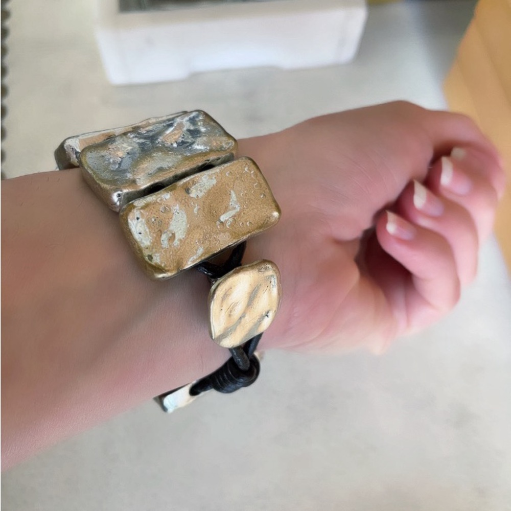 Vintage Silver bracelet!! The shape is very unique and modern.